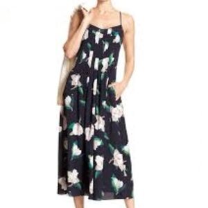 BANANA REPUBLIC FACTORY PRINT STRAPPY MIDI DRESS
True Navy Magnolia Print
Size 0